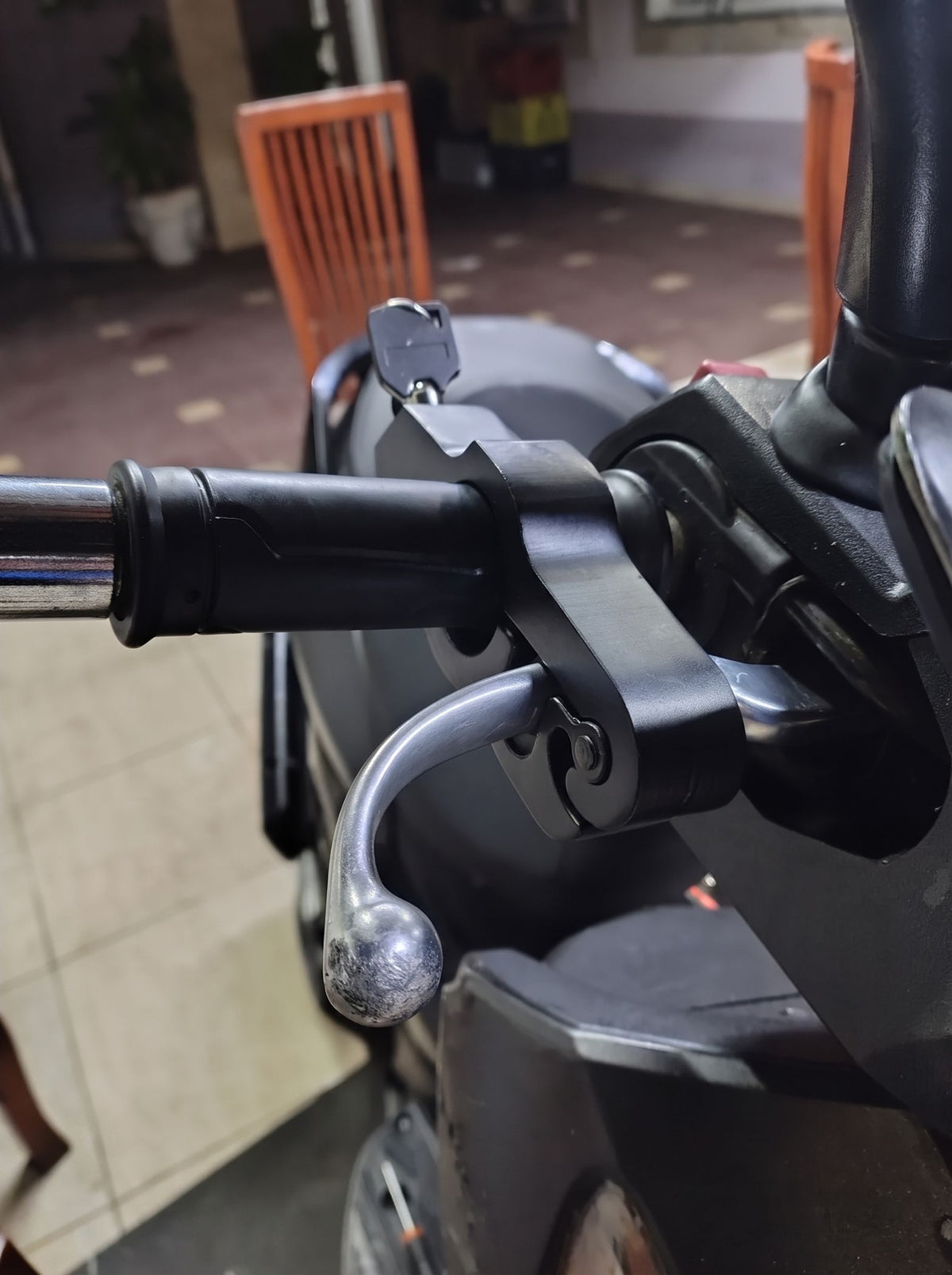 Trava Antifurto Reforçada para Moto | Bloqueio de Manete, Freio e Acelerador